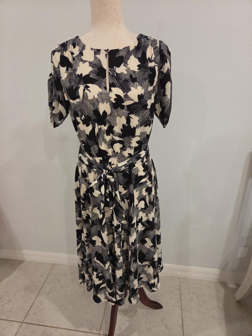 Lauren Ralph Lauren Dress Size 8 Black Ivory Floral Belted Fit & Flare Midi